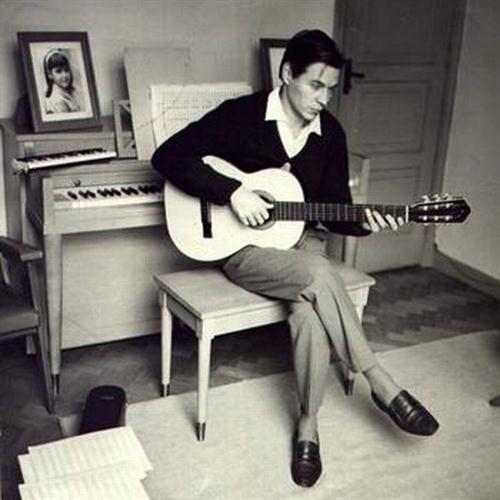 Easily Download Antonio Carlos Jobim Printable PDF piano music notes, guitar tabs for Easy Piano. Transpose or transcribe this score in no time - Learn how to play song progression.