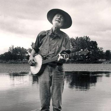 Easily Download Pete Seeger Printable PDF piano music notes, guitar tabs for Piano, Vocal & Guitar Chords (Right-Hand Melody). Transpose or transcribe this score in no time - Learn how to play song progression.